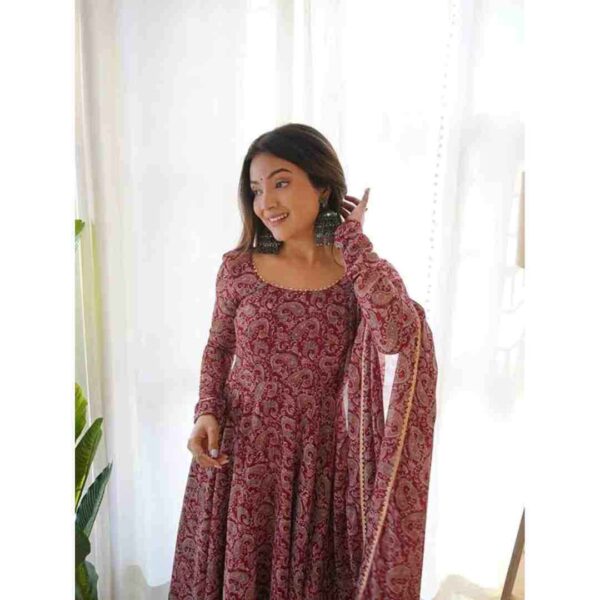 Anarkali Kurta Set for Women - Image 3